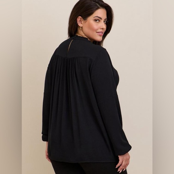 Torrid Washable Crinkle Gauze Relaxed Embroidered Blouse Size 2 (a3 - Picture 2 of 11